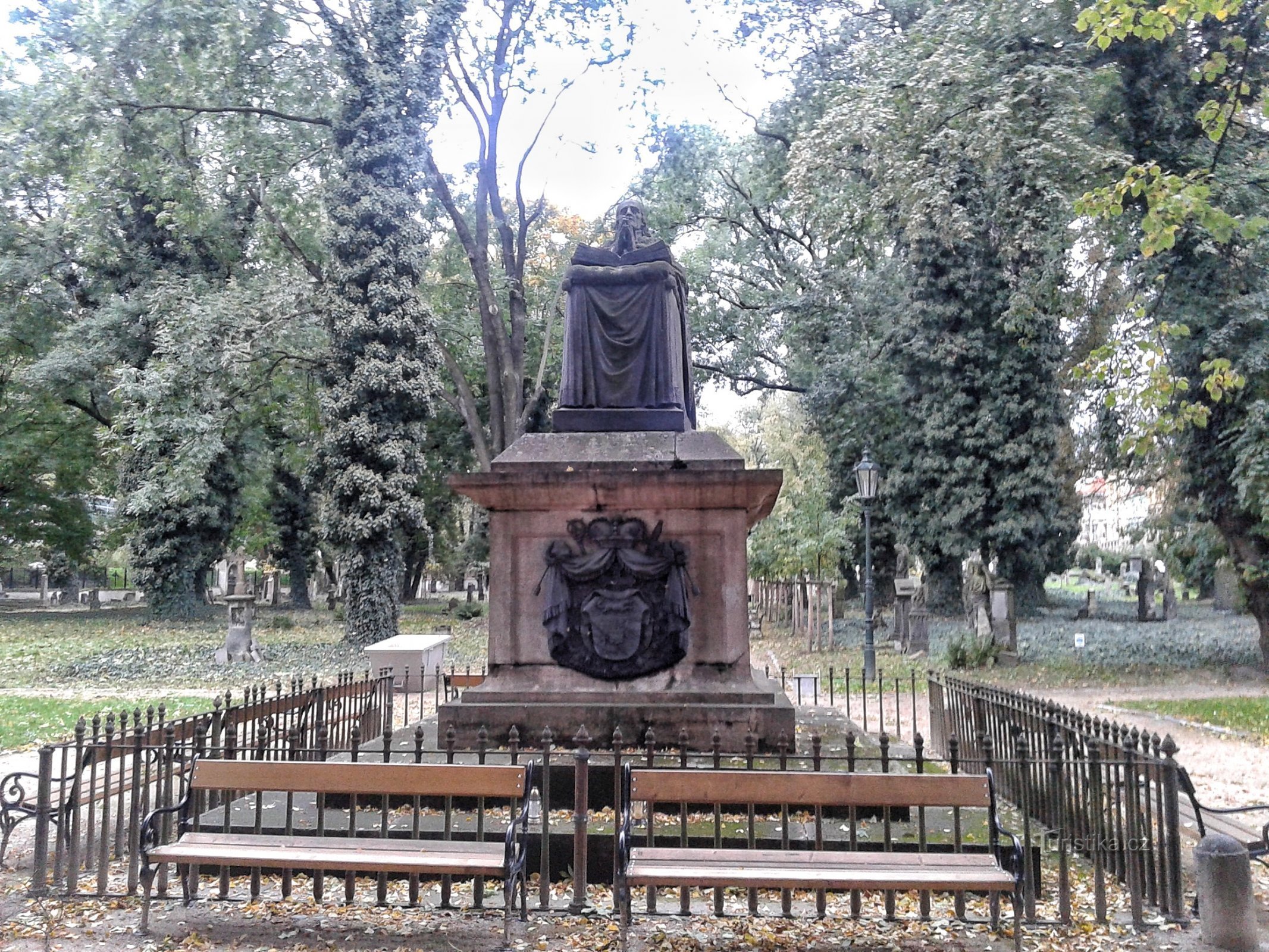 レオポルド トゥーン ホーエンシュタインの墓石