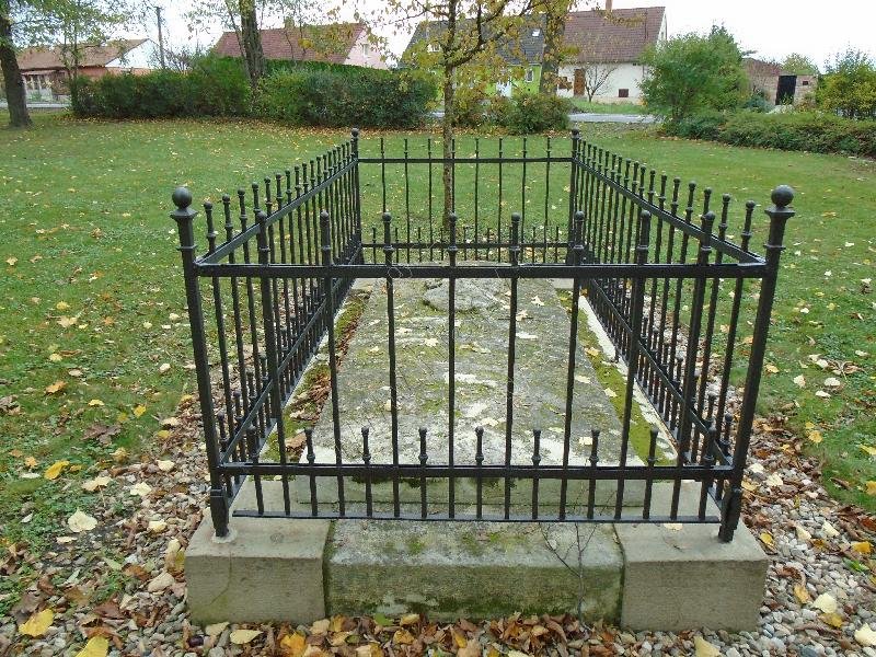 náhrobek pruského generálporučíka Friedricha von Clausewitz