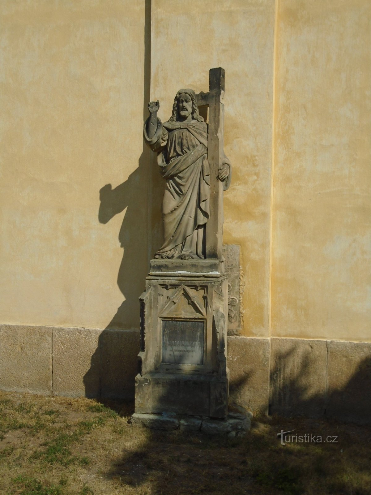 Lápide na igreja de St. Maria Madalena (Heřmanice nad Labem)