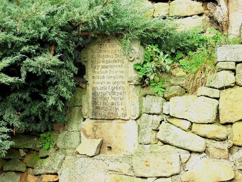 náhrobek zavražděné děvečky