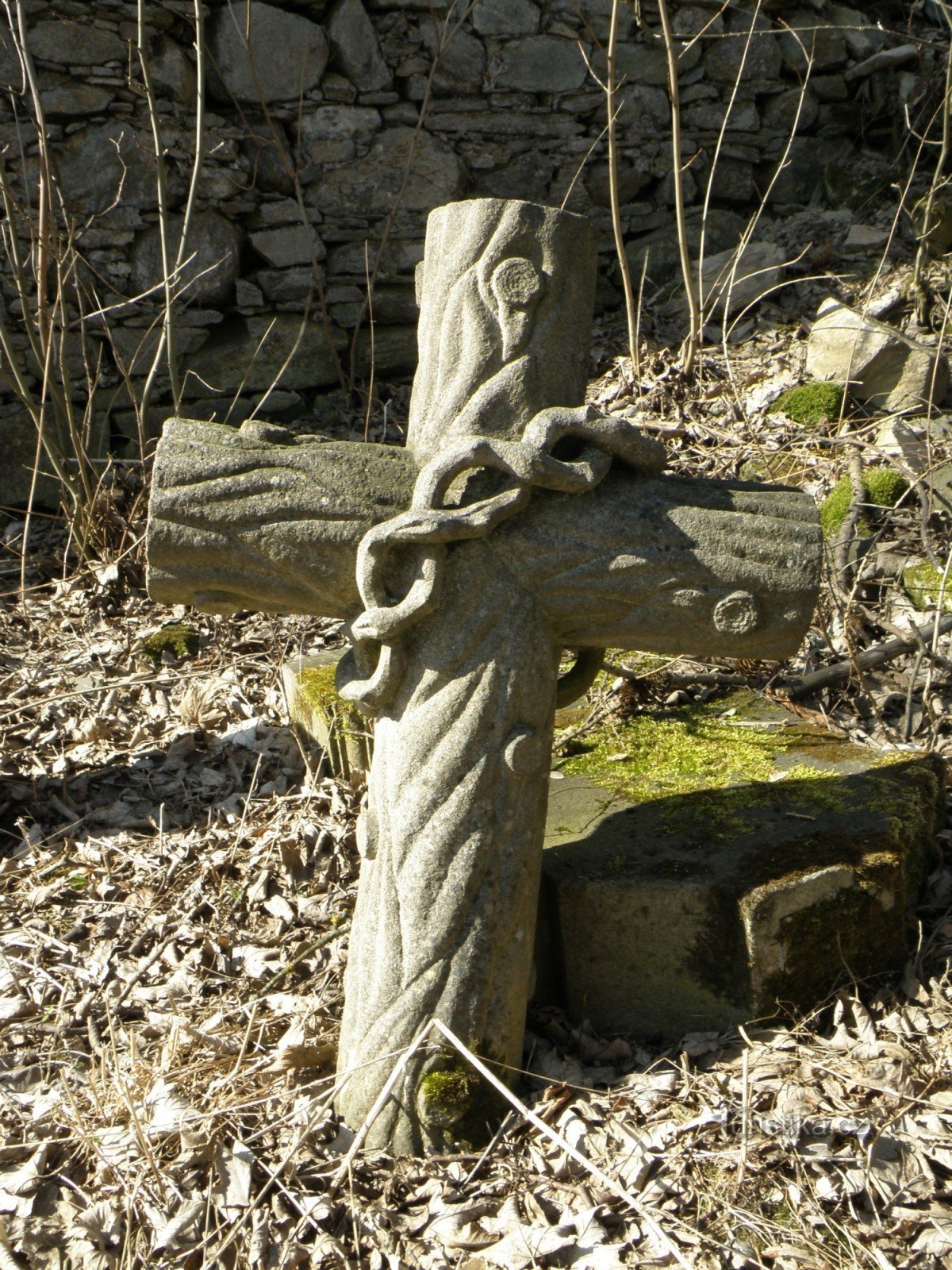Grabsteine ​​von einem geschlossenen Friedhof