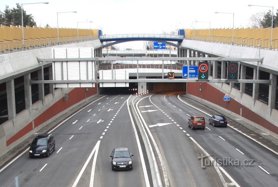 Entrada al túnel en Žabovřesky