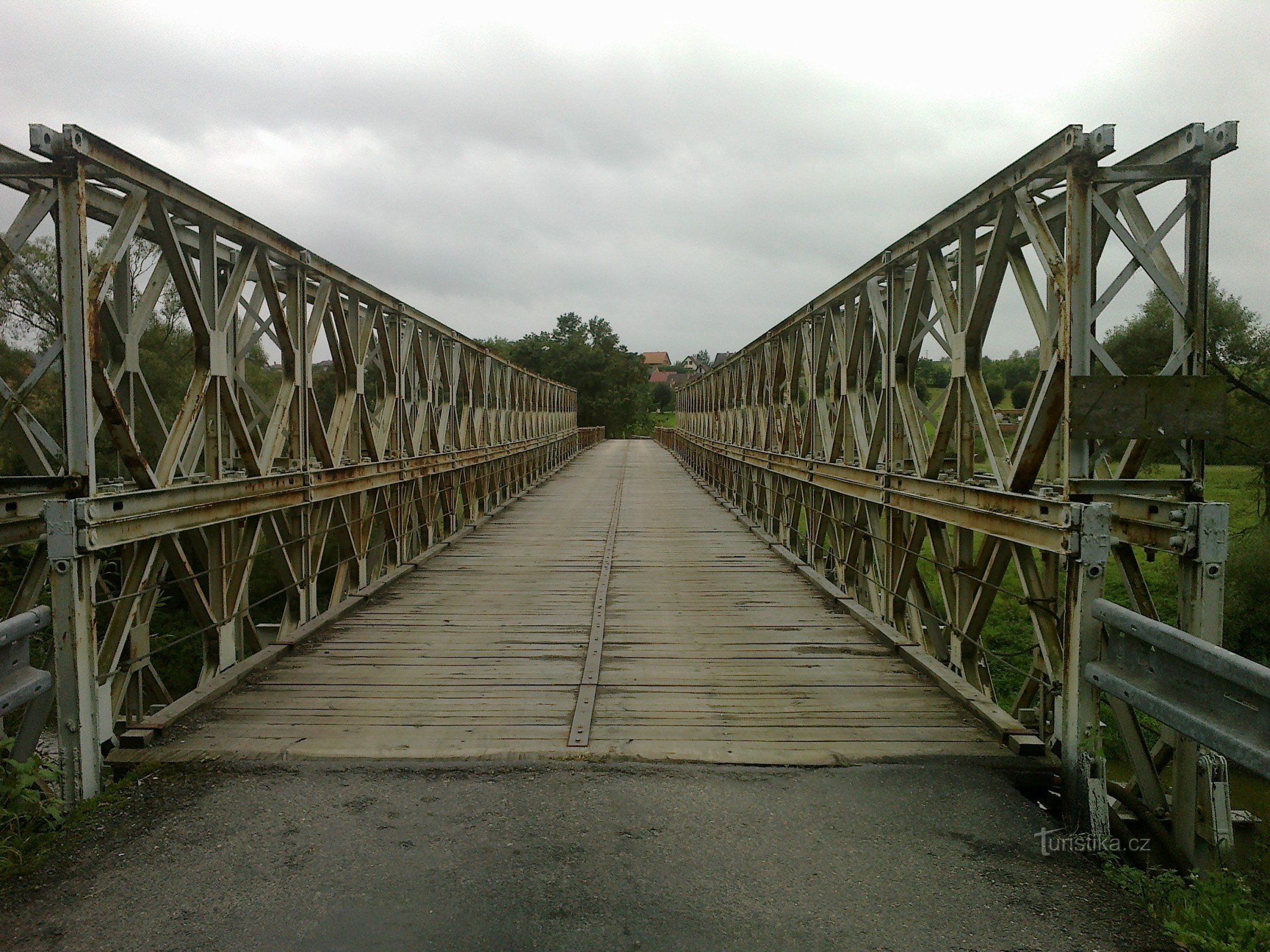 Accès au pont depuis la gare