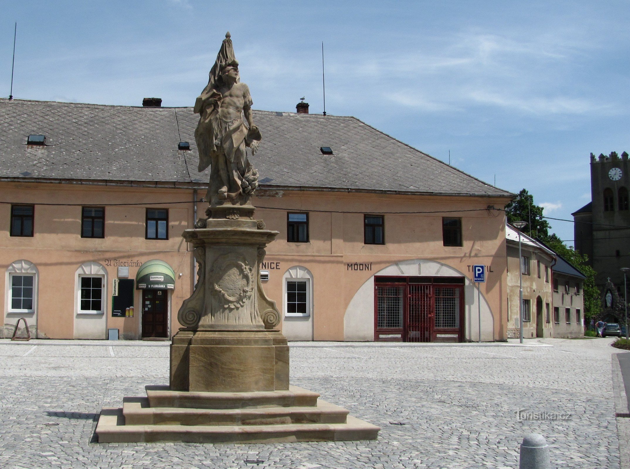 Náklo - staty av St. Floriana