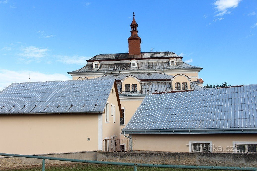 Nalžovice, Blick auf die Burg von Süden