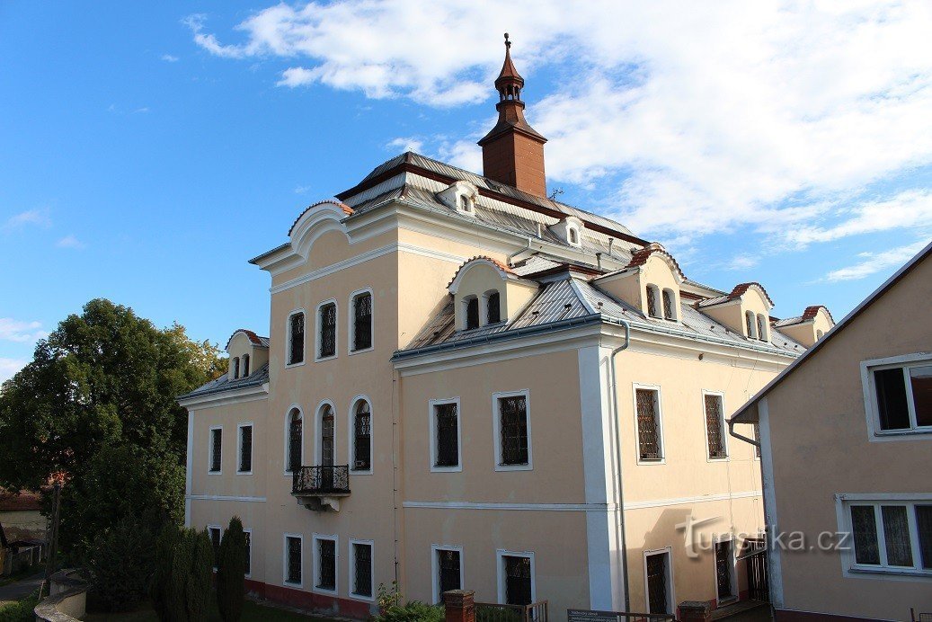 Nalžovice, château