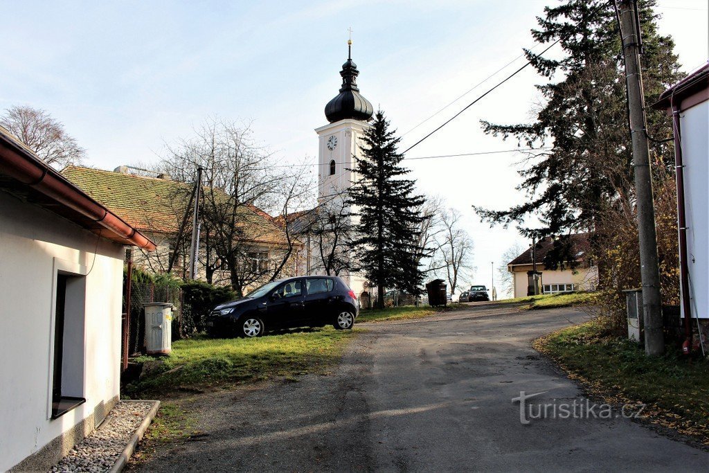 Nalžovské Hory, nhà thờ St. Kateřiny, xem từ NW