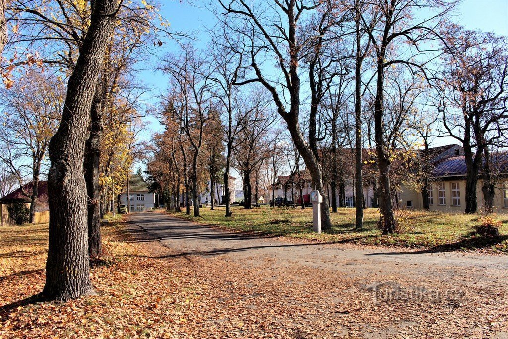 Nalžovské Hory, pohled na křížovou cestu