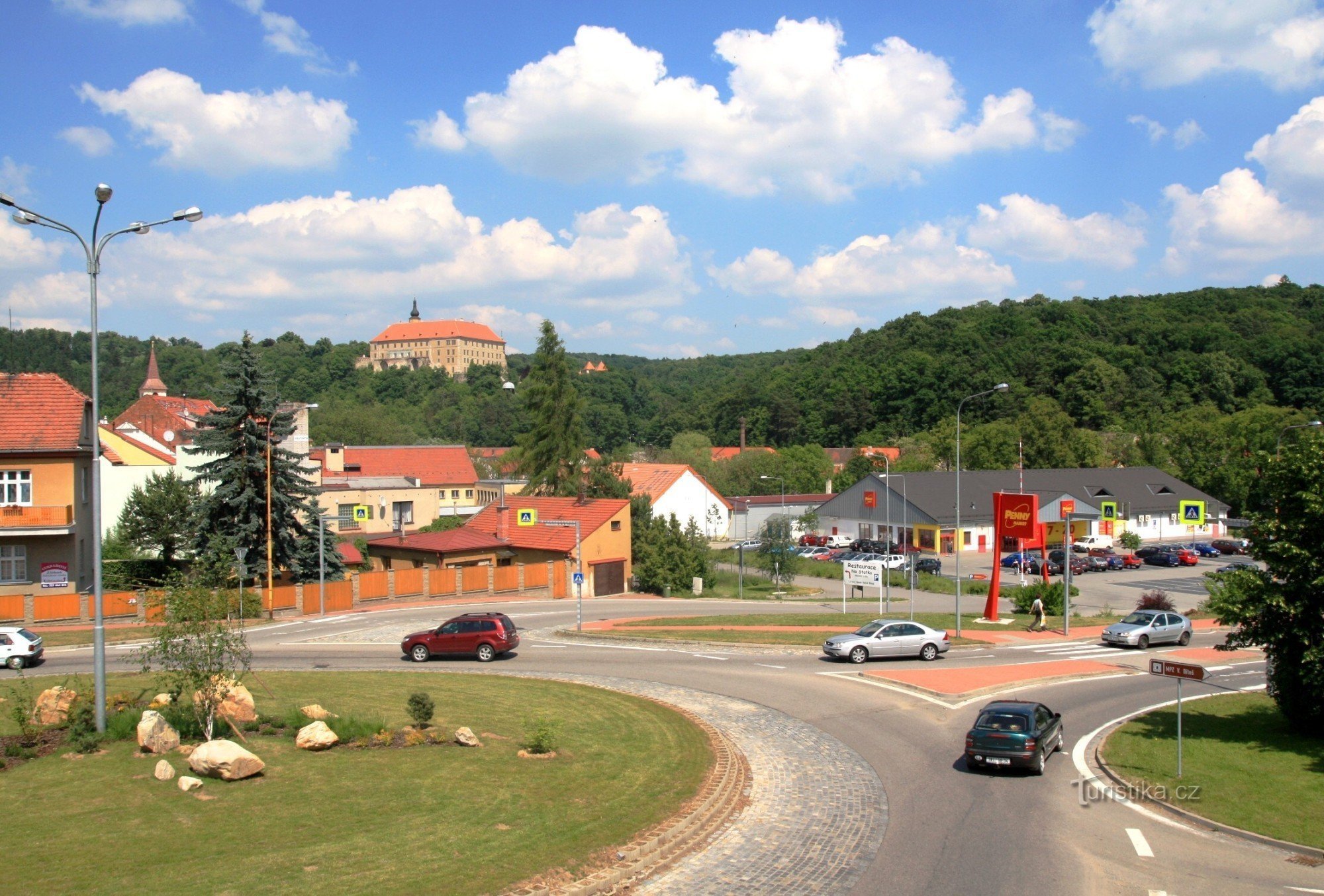 Náměšť nad Oslavou - tronçon routier à travers la ville