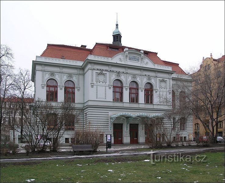 Piața 14 Octombrie, Casa Națională