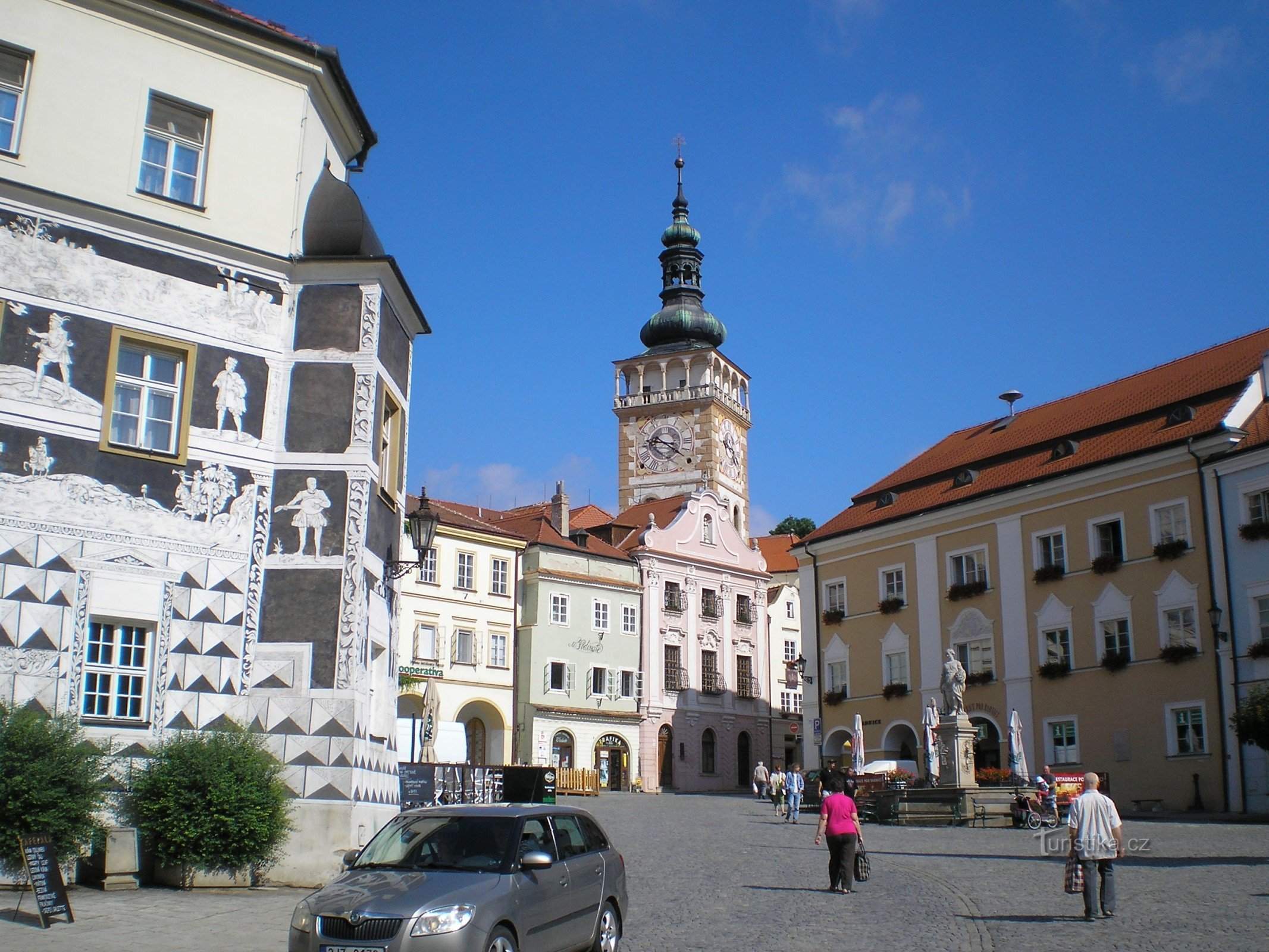 La piazza e la chiesa di San Venceslao