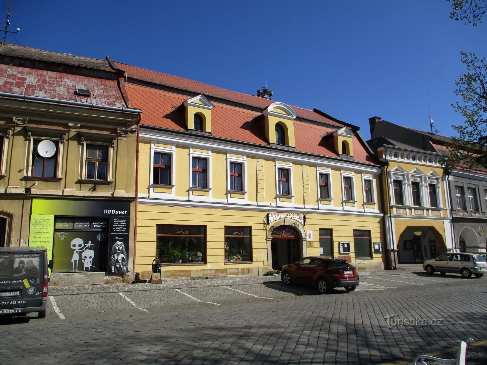 Plaza del Ejército Checoslovaco No. 49 (Jaroměř, 22.4.2020/XNUMX/XNUMX)