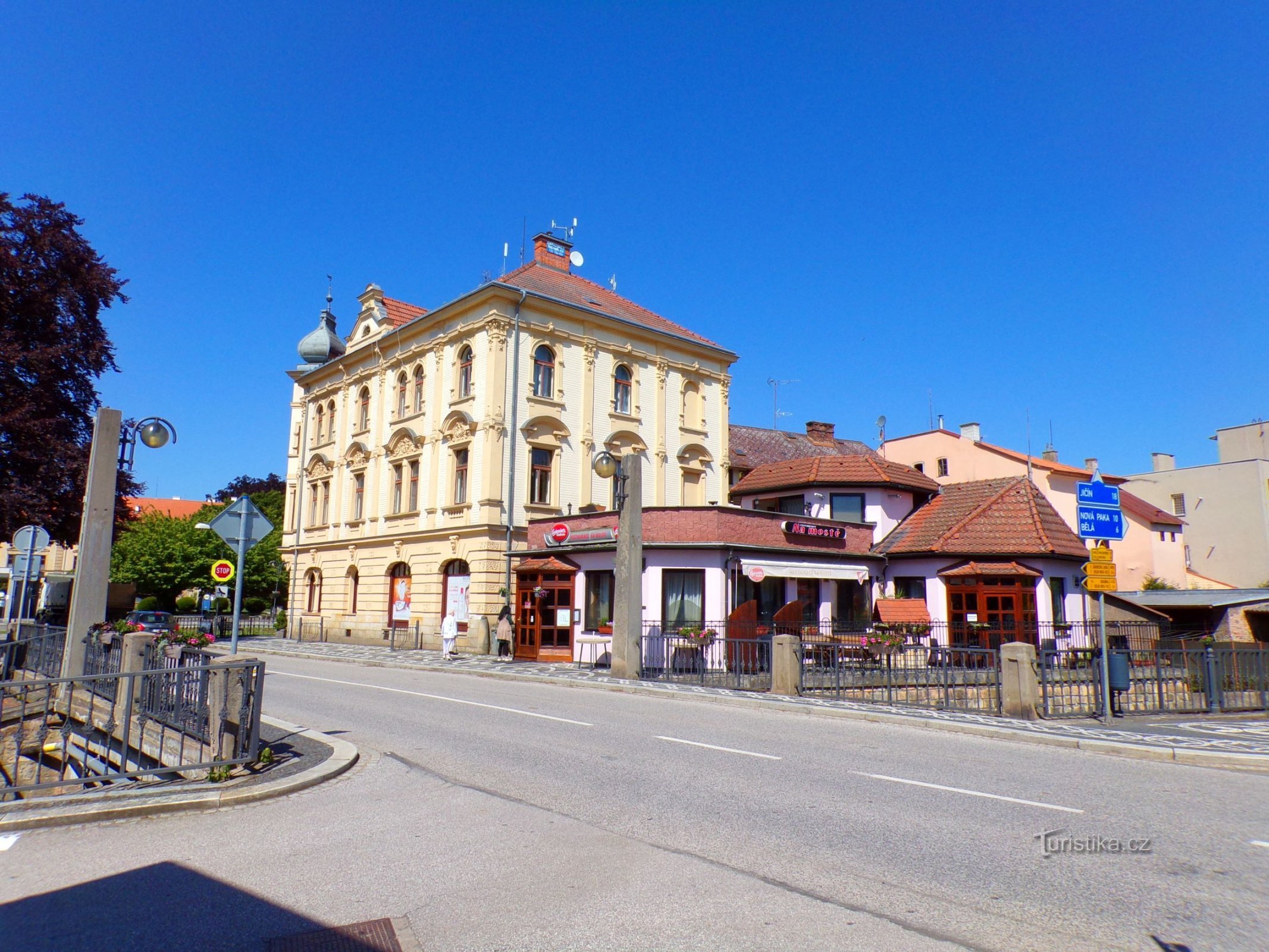 Náměstí K. V. Raise čp. 163 (Lázně Bělohrad, 31.5.2022)