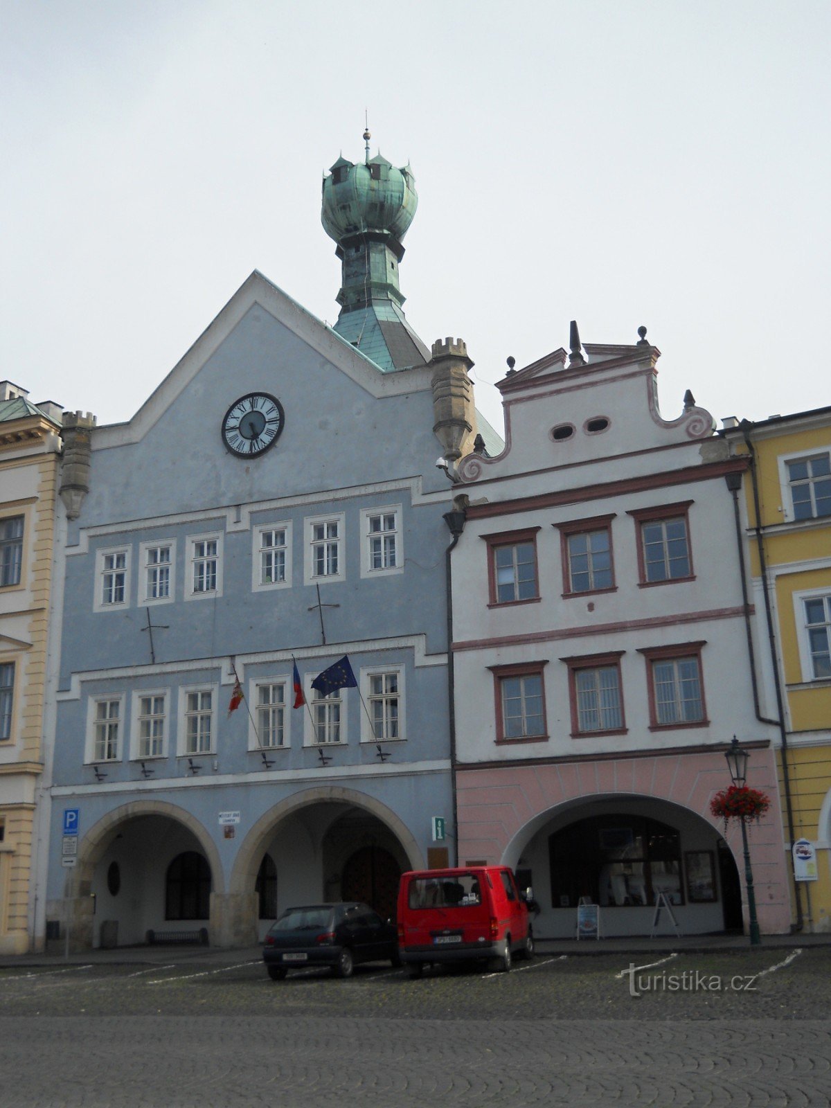 Míru Square - "Kalich" hus