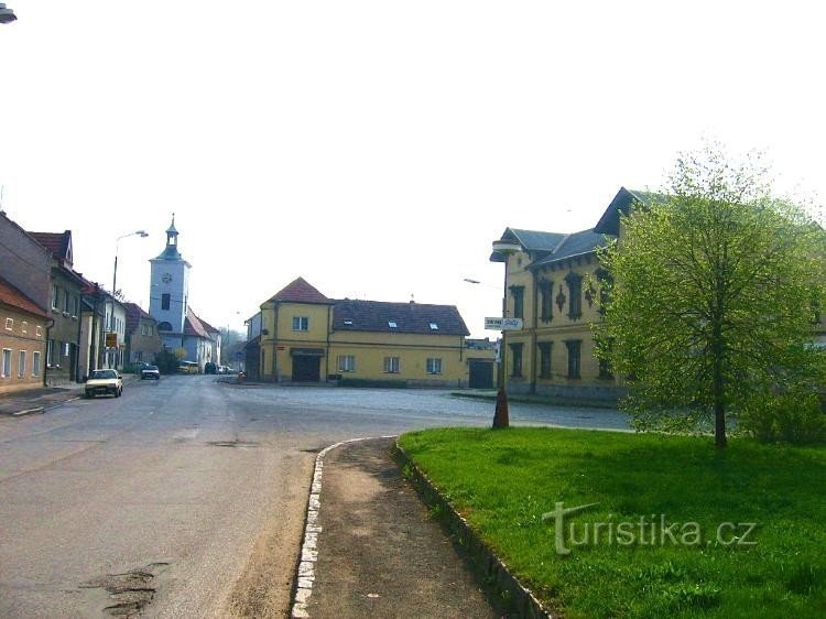 Square: Square of the town of Veltrusy