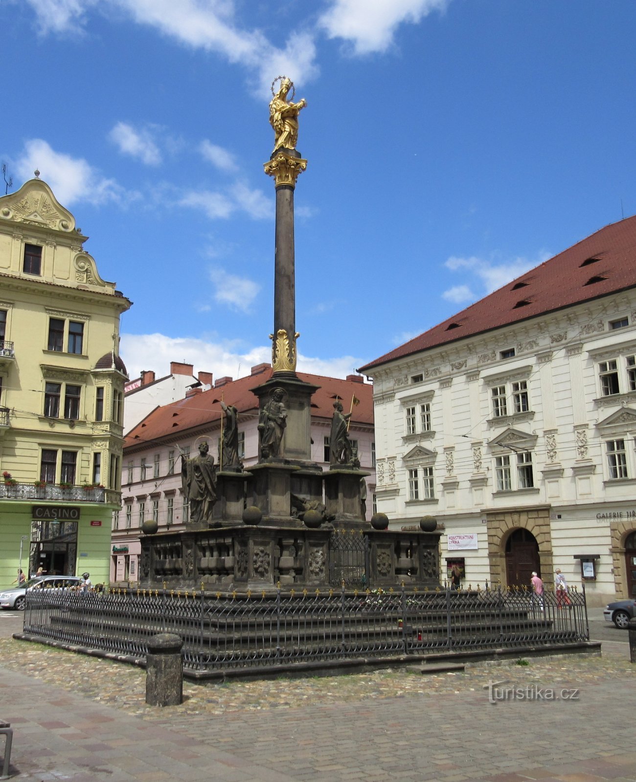 Náměstí Republiky - kužni stolpec