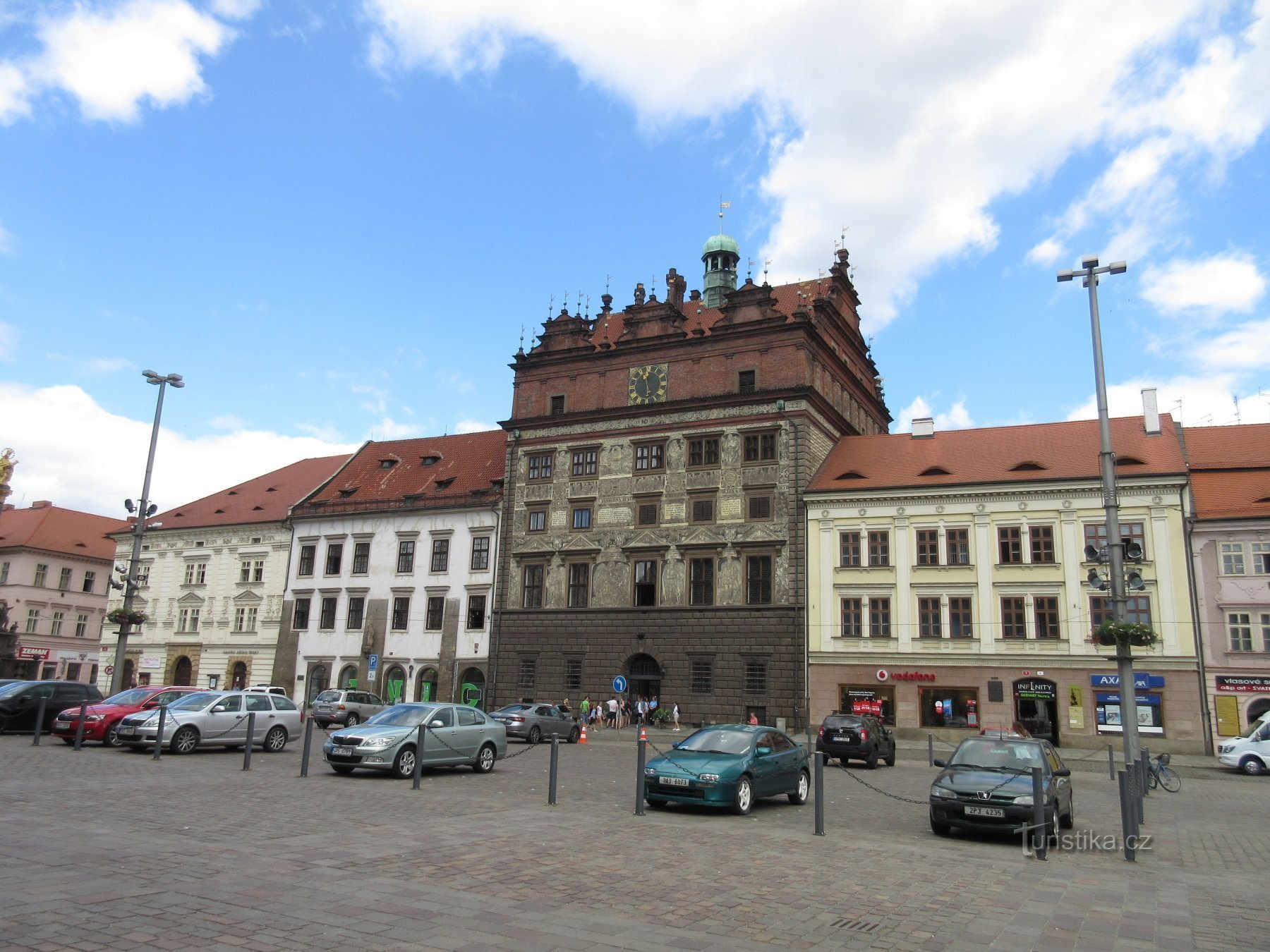 Náměstí Republiky - norra sidan - mitt i stadshuset, till vänster Císařský dům (infocenter)