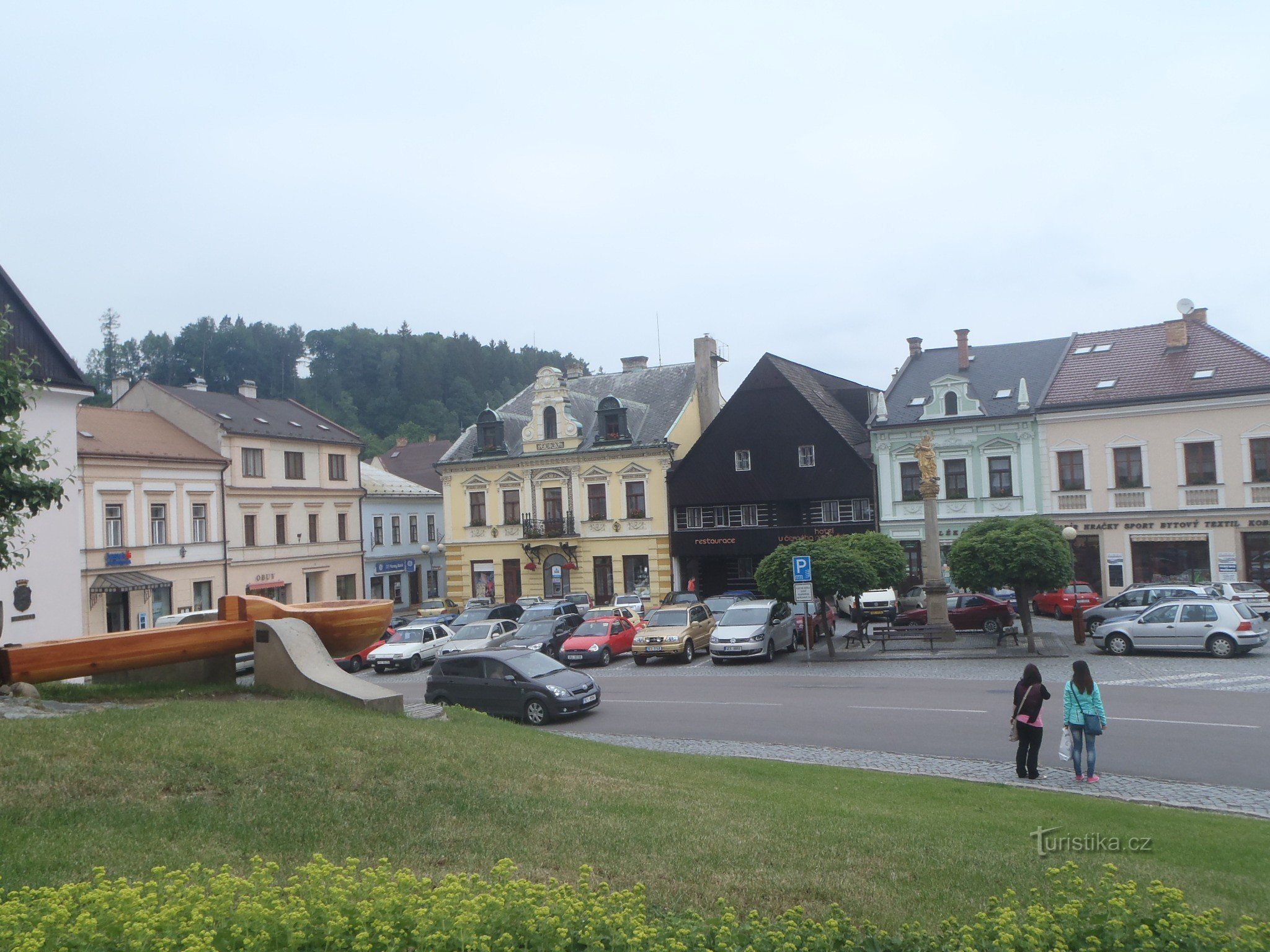 A tér a Mária-oszloppal