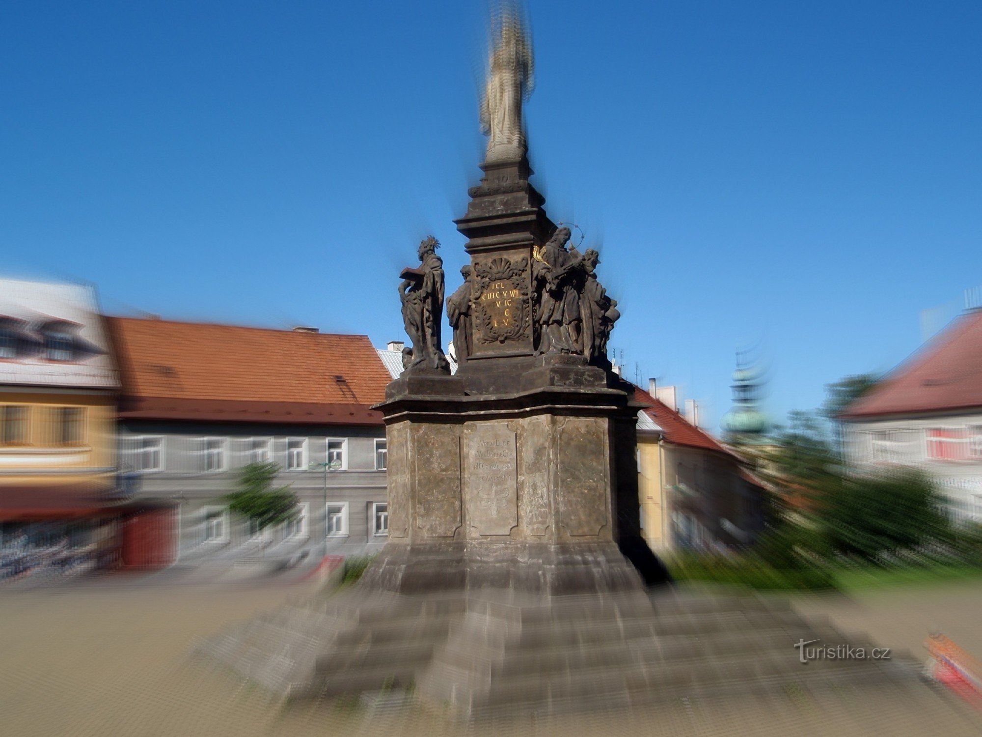 Platz mit der Pestsäule