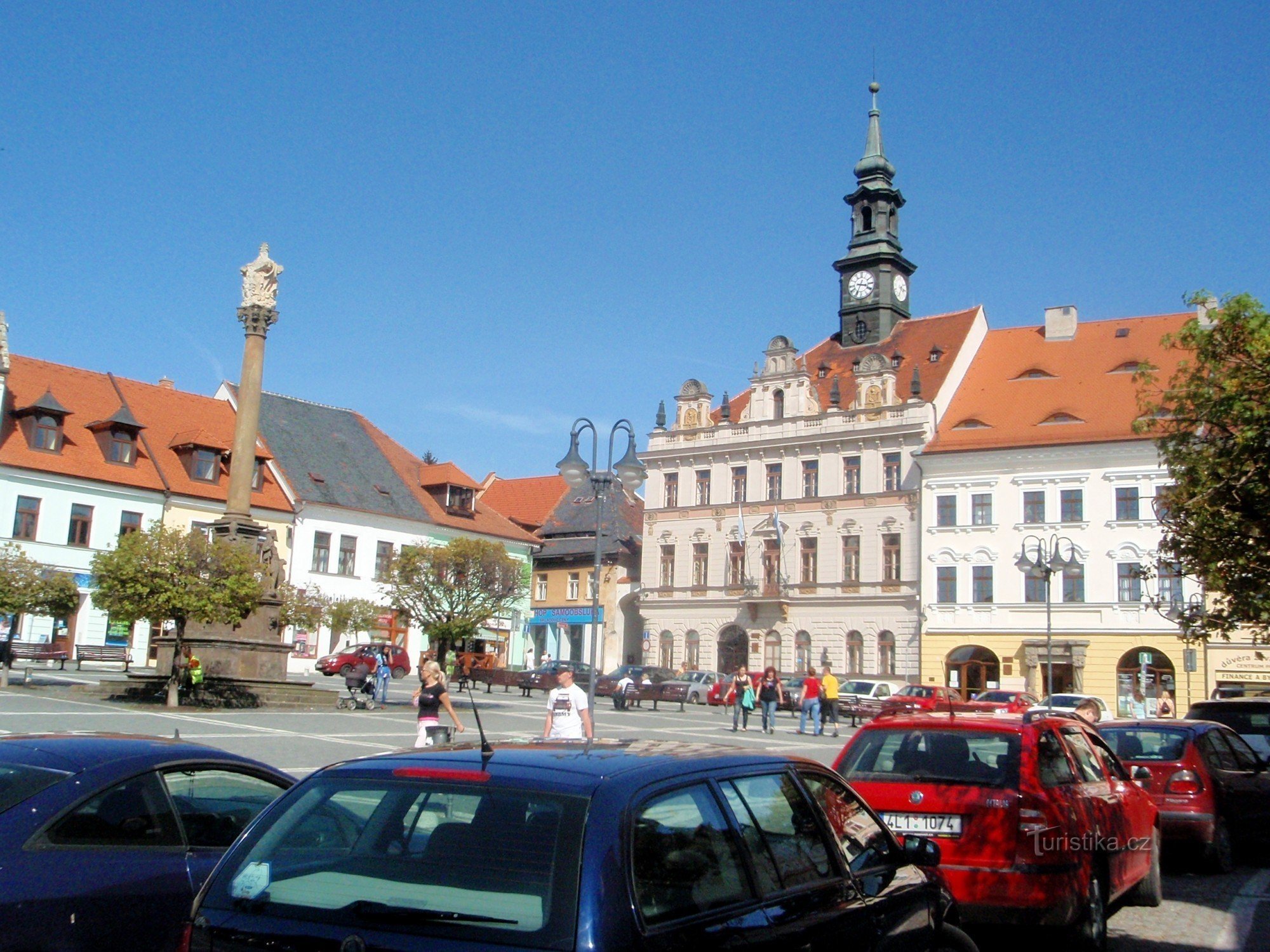 The square with the town hall