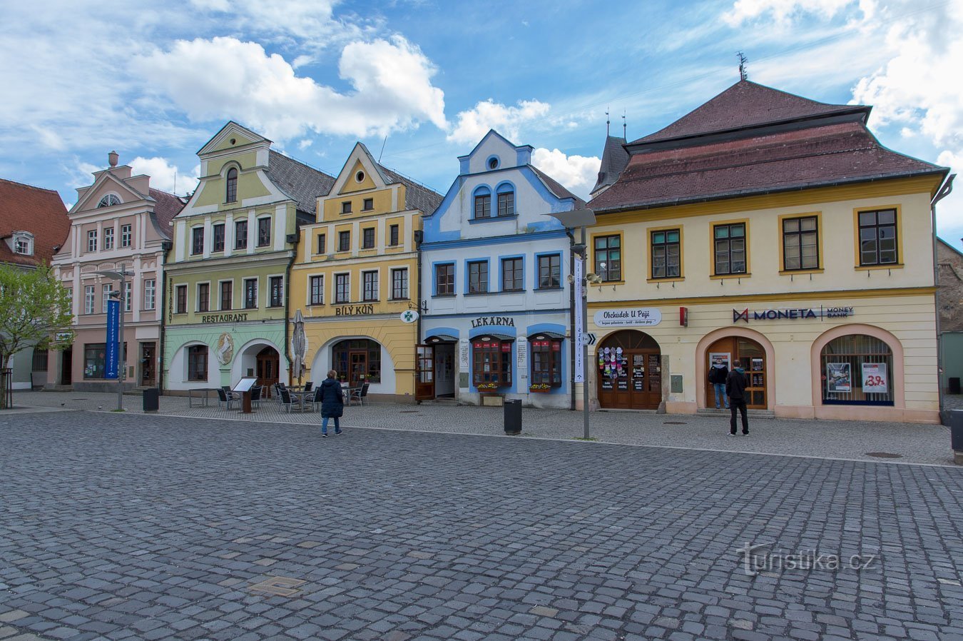 The square shines after the repair