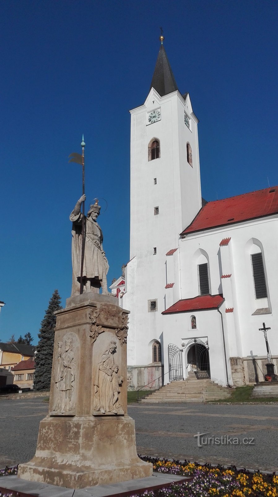 自由广场，矗立着圣约翰雕像。 瓦茨拉夫。