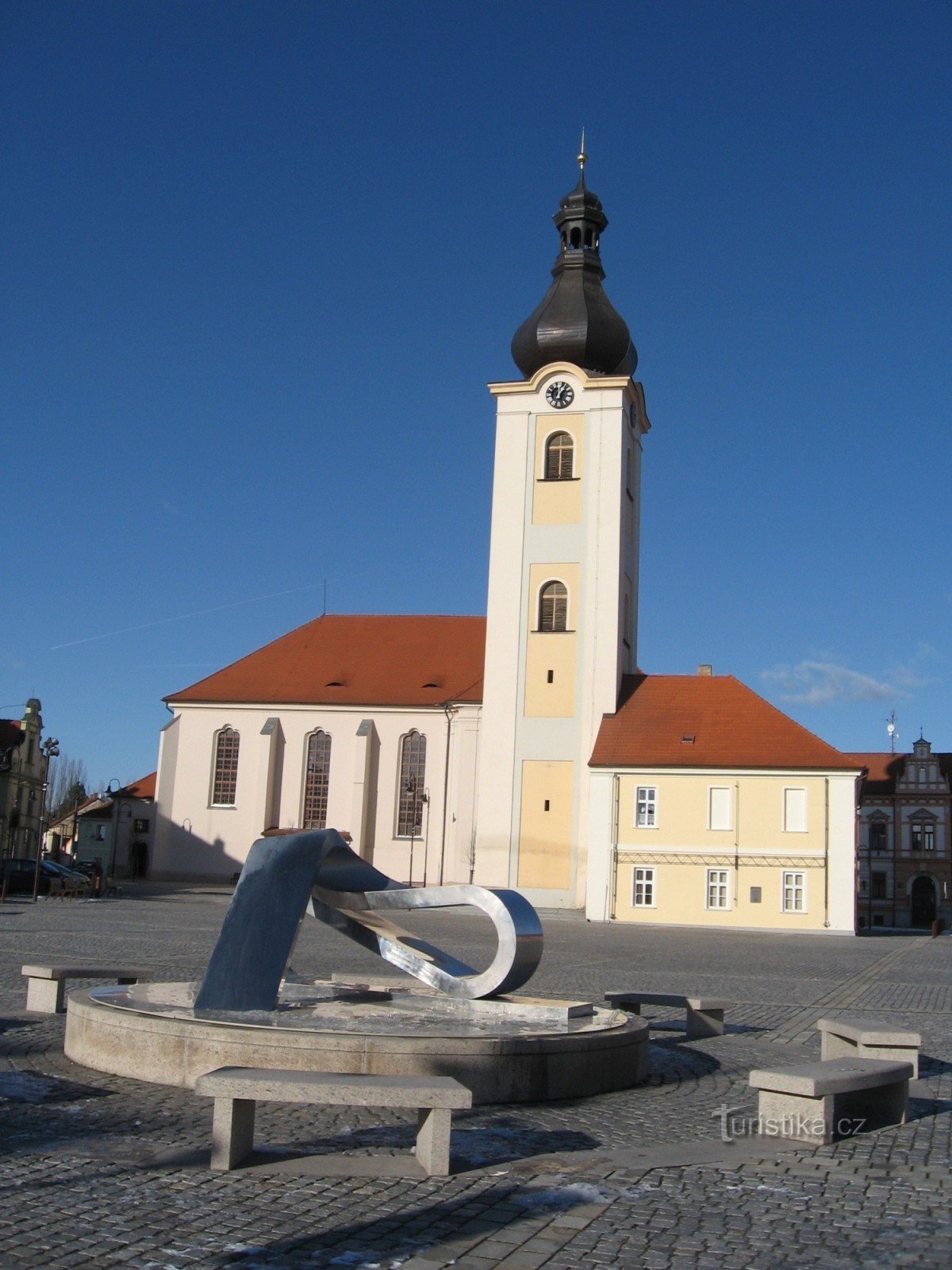 A PRAÇA DE DOBŘANE