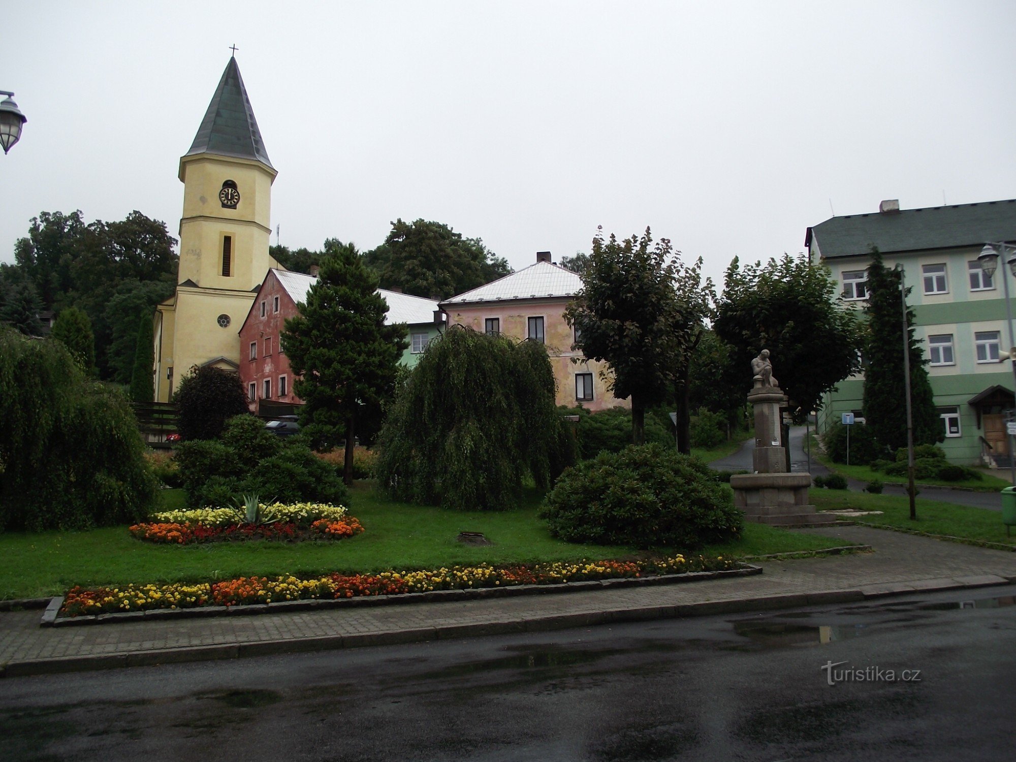 square in Kynžvart