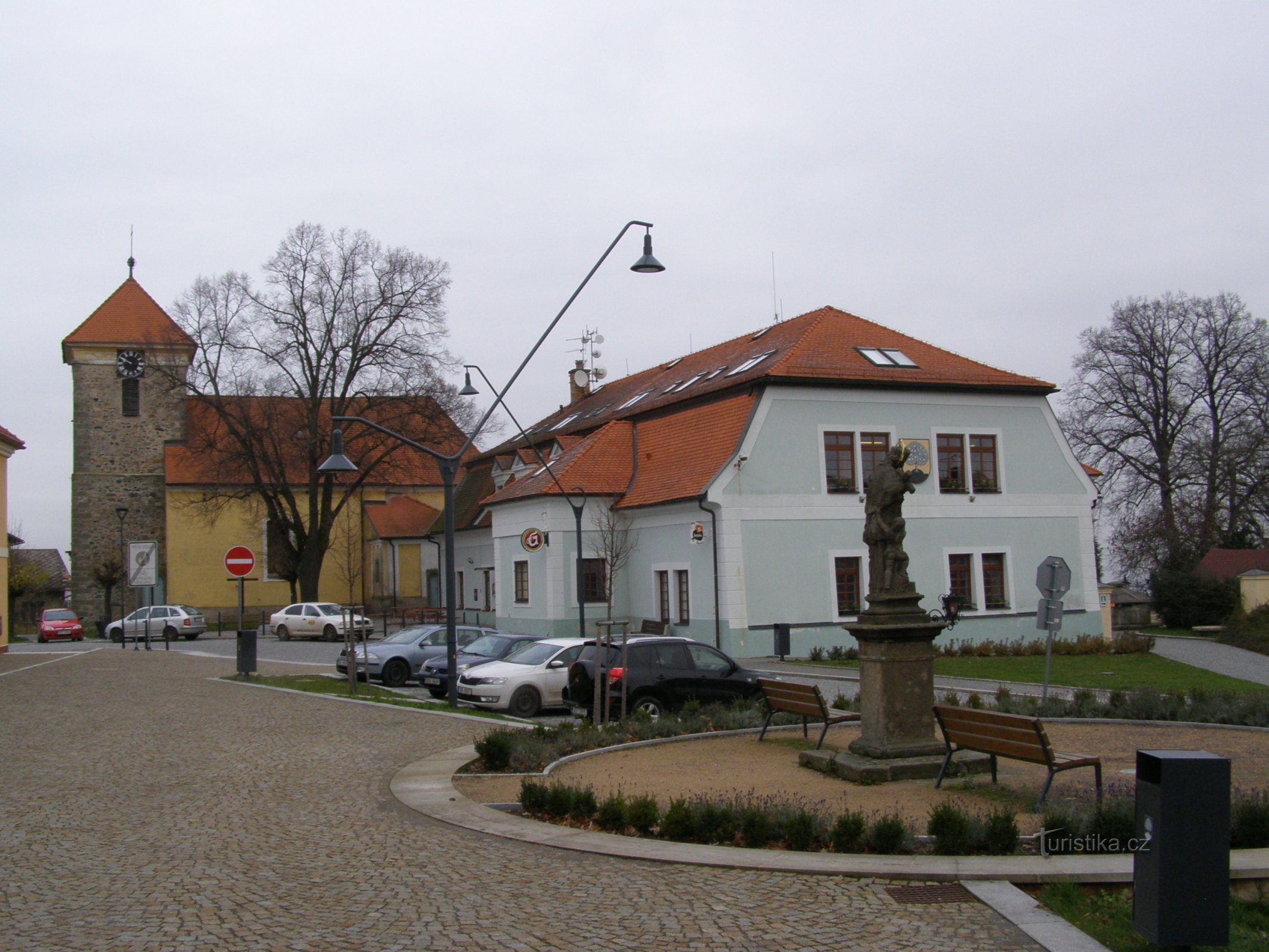 square in Nasavrky with the restaurant Pod Lípou