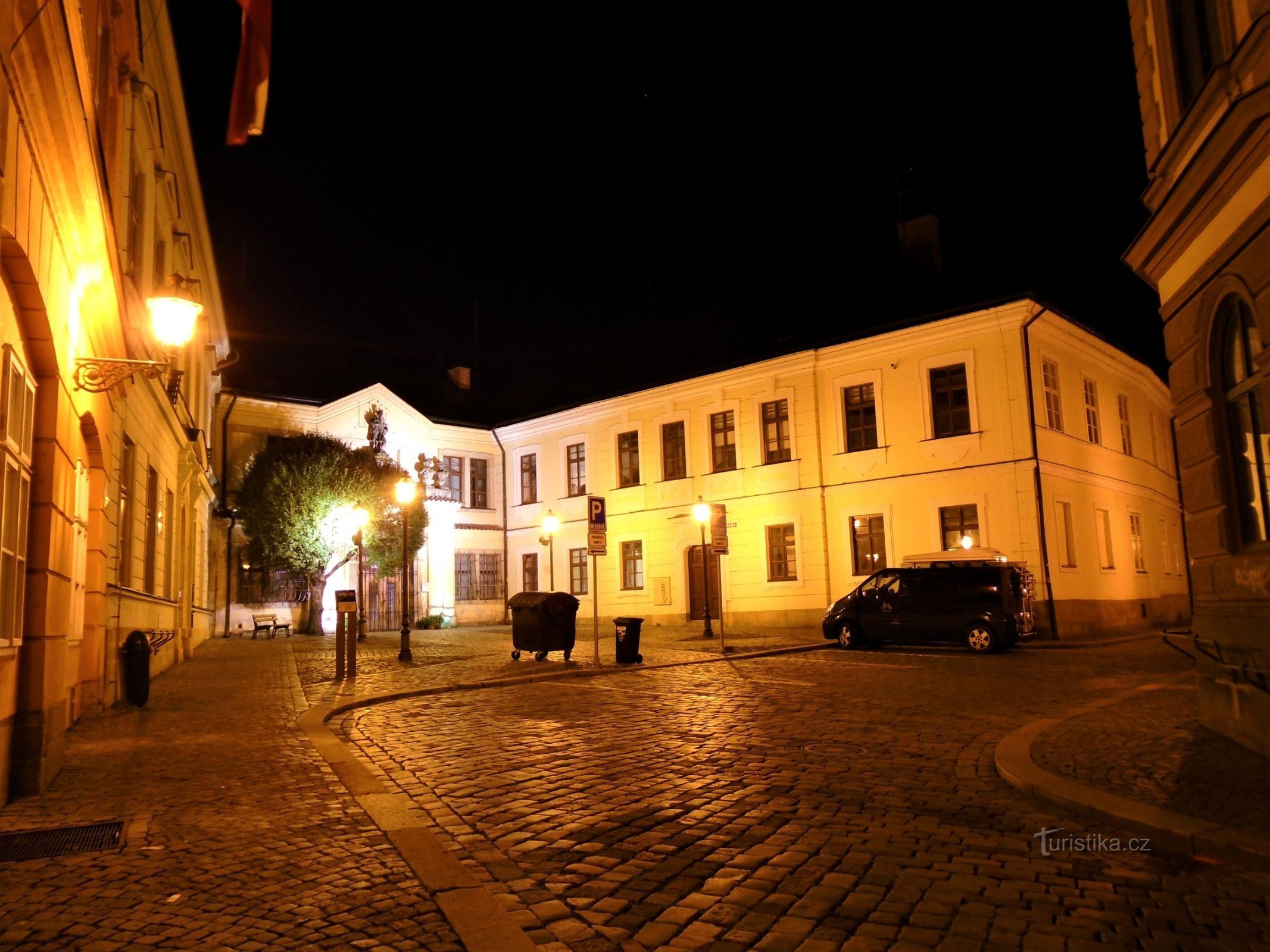 Place du Château (Hradec Králové, 27.9.2020/XNUMX/XNUMX)