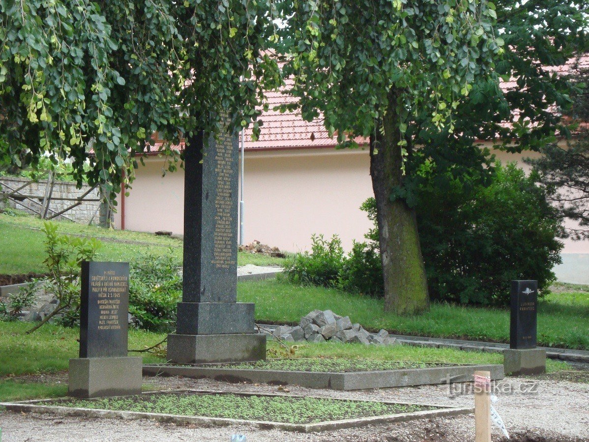 Napajedla-monument till de som dog under befrielsen av staden den 2.5.1945 maj XNUMX-Foto: Ulrych Mir.