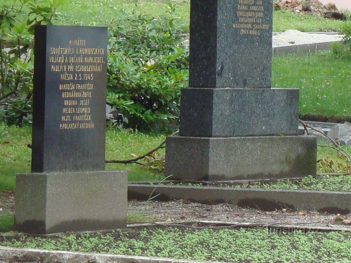 Napajedla-monument pentru cei care au murit în timpul eliberării orașului la 2.5.1945 mai XNUMX-Foto: Ulrych Mir.