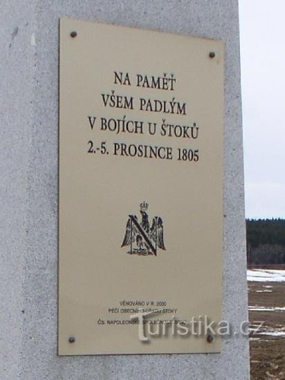 La inscripción en el monumento.