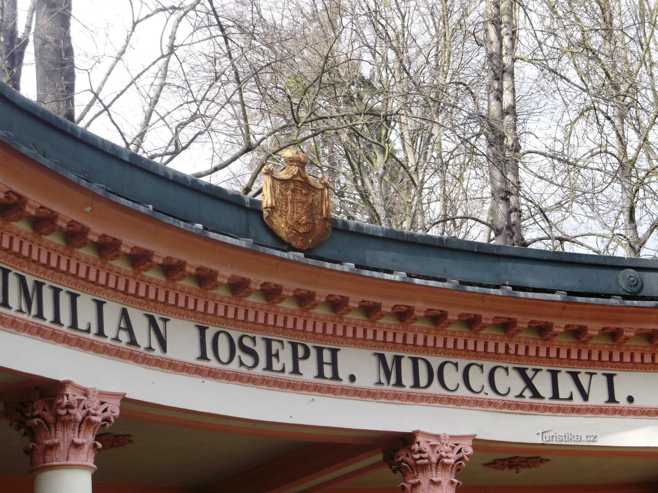 inscription sur le pavillon