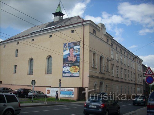 Corner of the chapel from Billy and Alejní streets