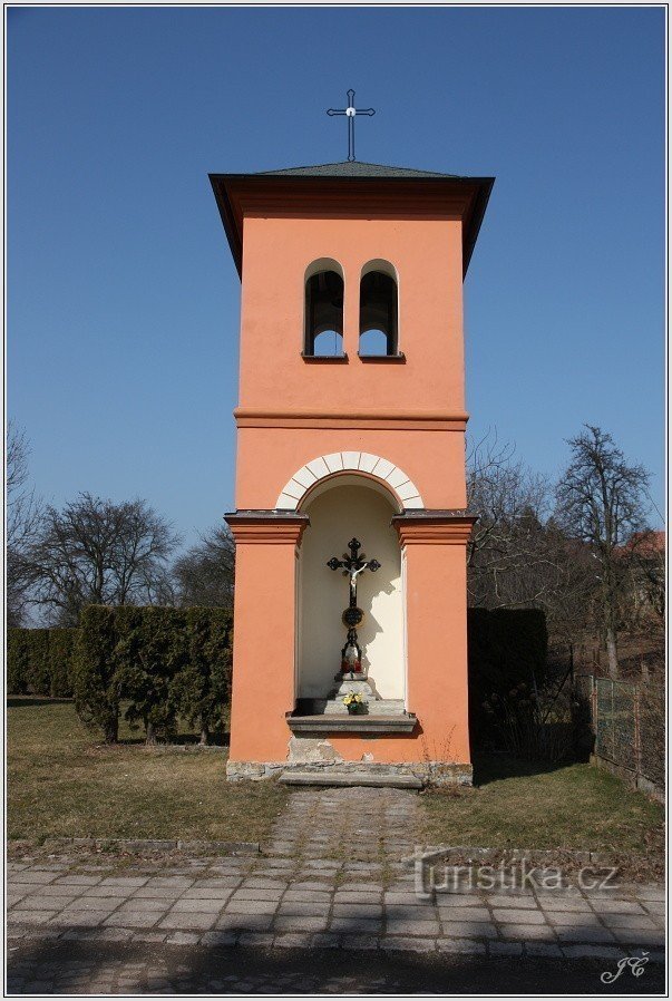 Nasavrky, chapelle avec cloche