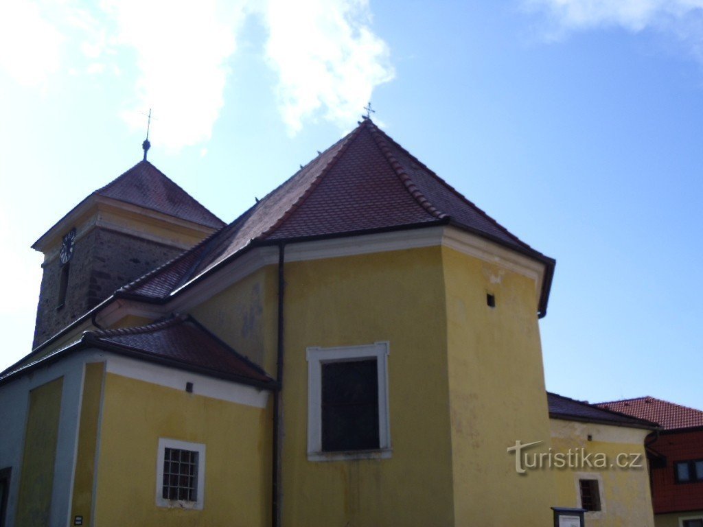 Nasavrky - nhà thờ St. Hoa loa kèn