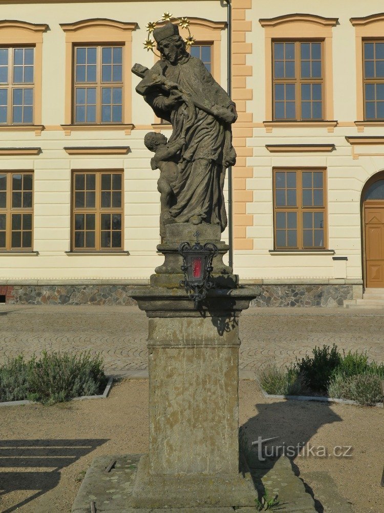 Nasavrky - kip sv. Jan Nepomucký
