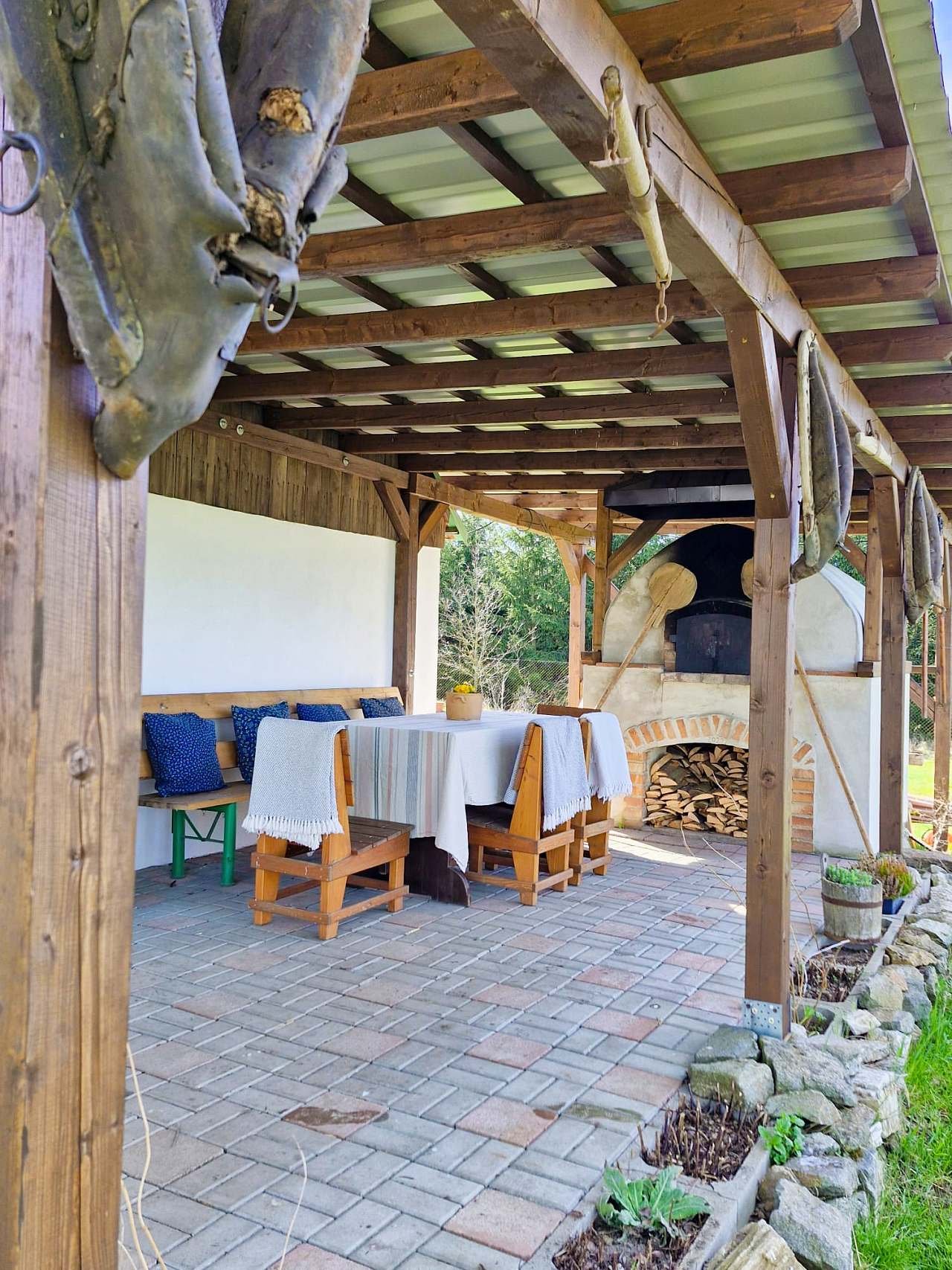 Naše pec na chleba s posezením