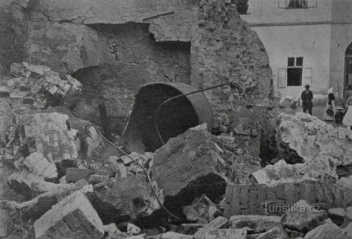 Consequences of the acetylene explosion in Josefov in 1907