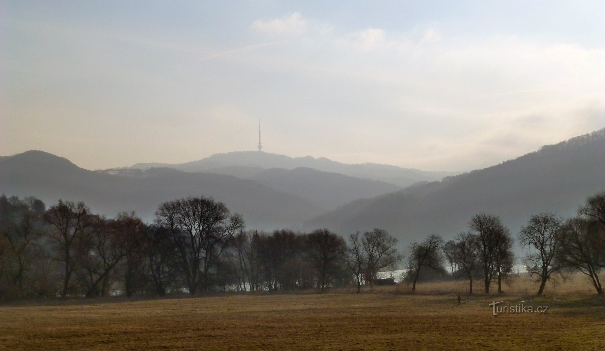 幸いなことに、私は谷にいて、長い間そうなるでしょうが、周囲の山々の景色は本当に価値があります