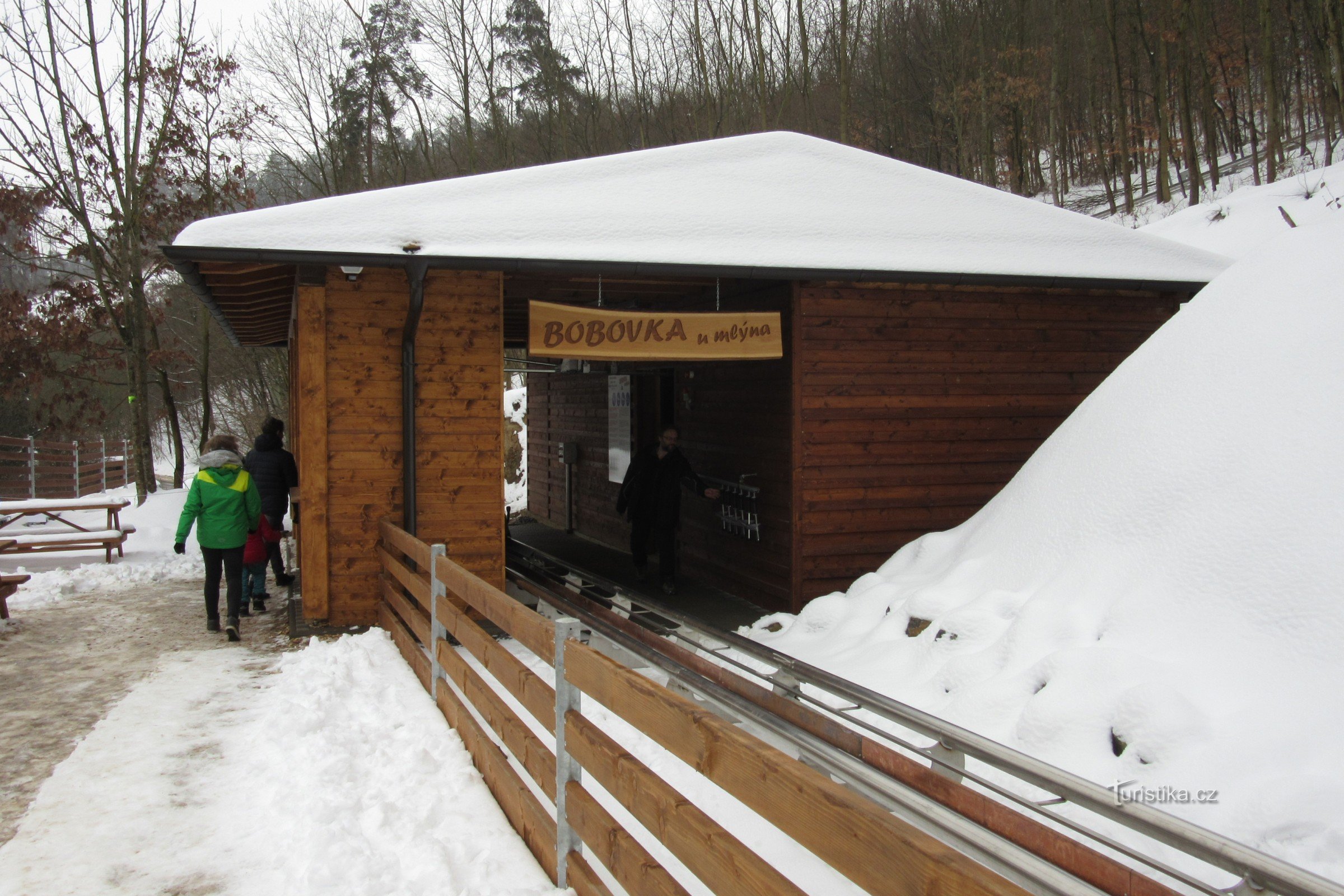 Entrance cabin with cash desk