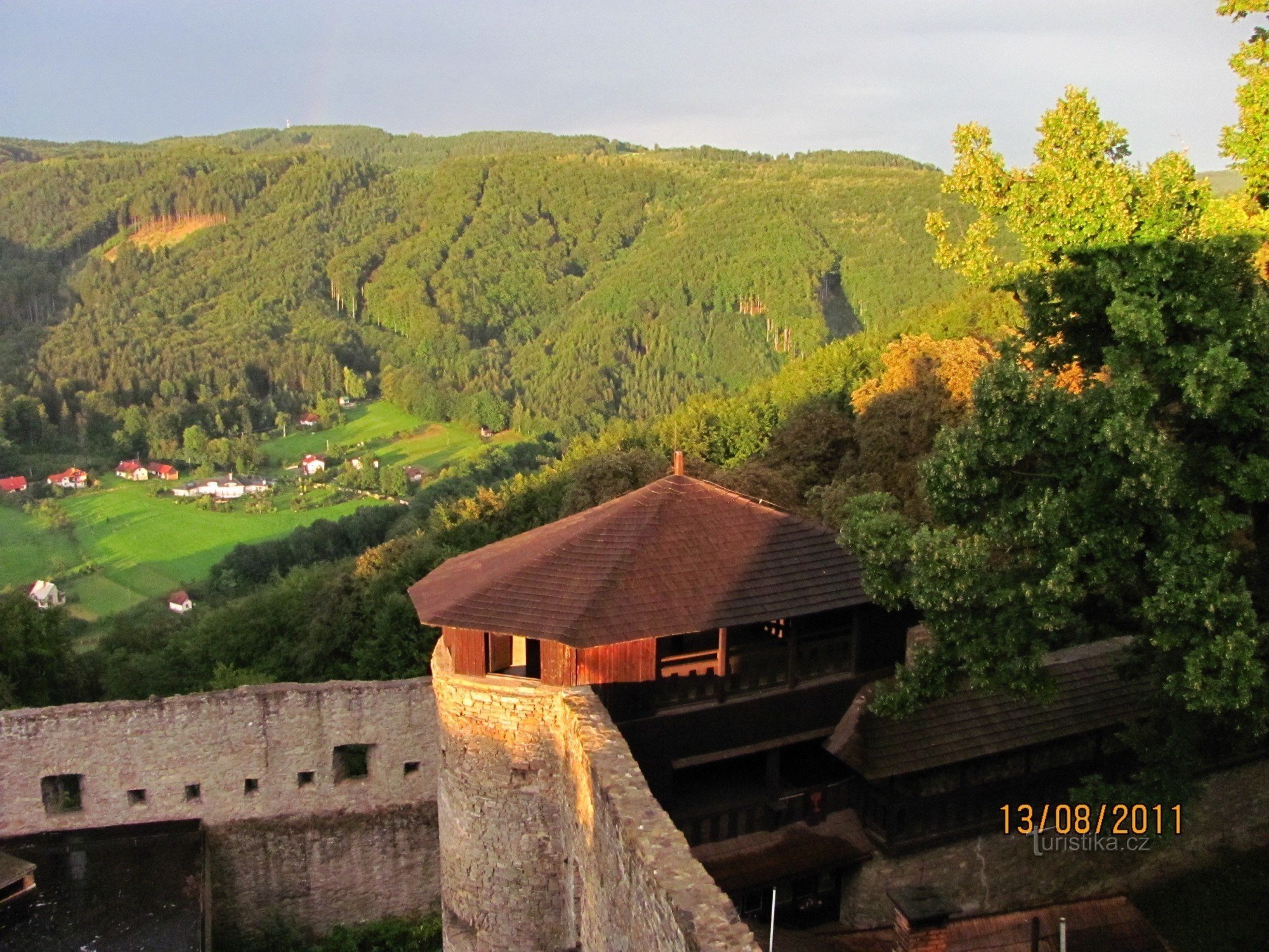 Lehrpfad Hradní vrch zur Burg Hukvaldy