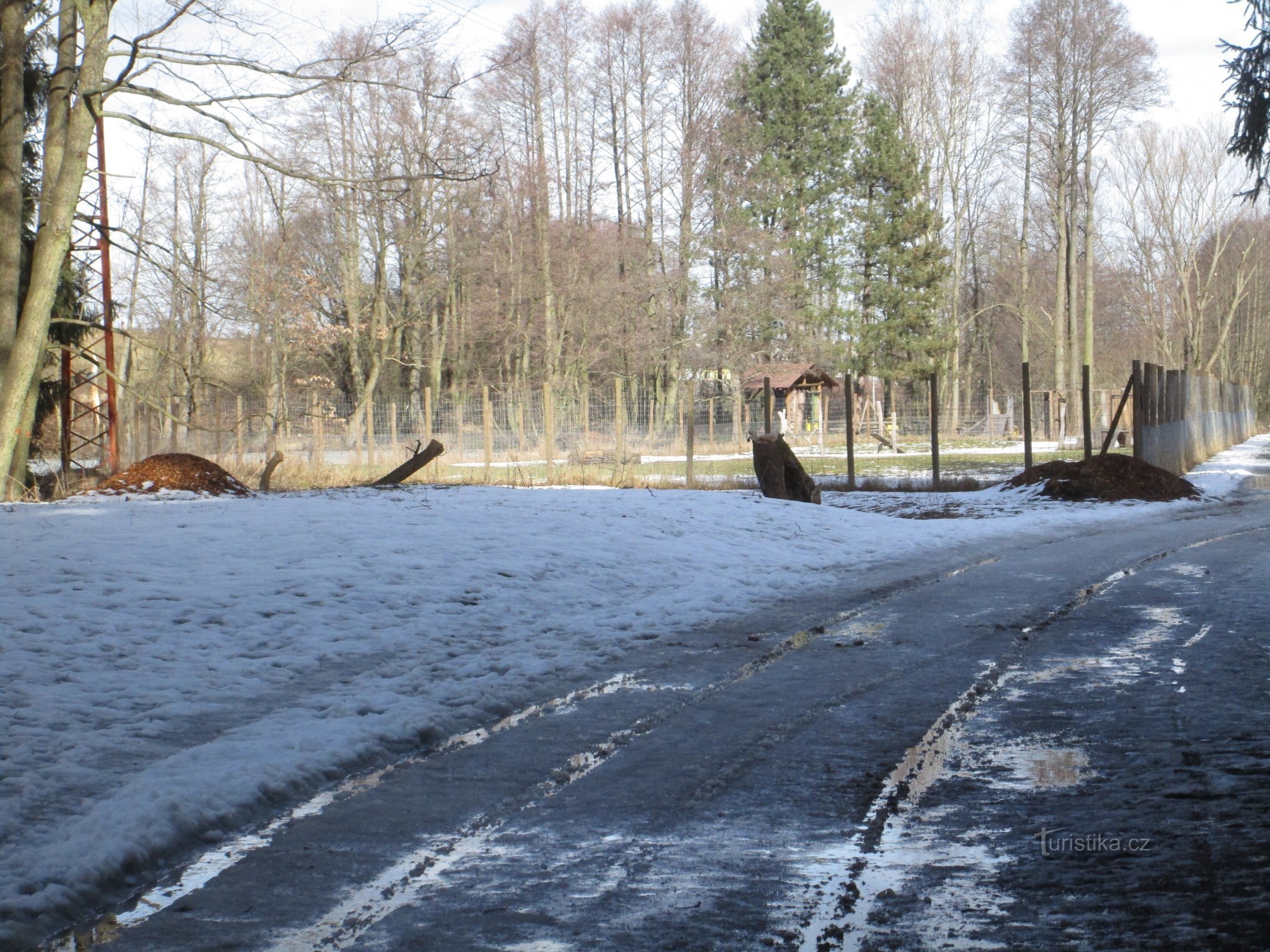 Lesopark Litavka -oppipolku: Helppo polku kaikille