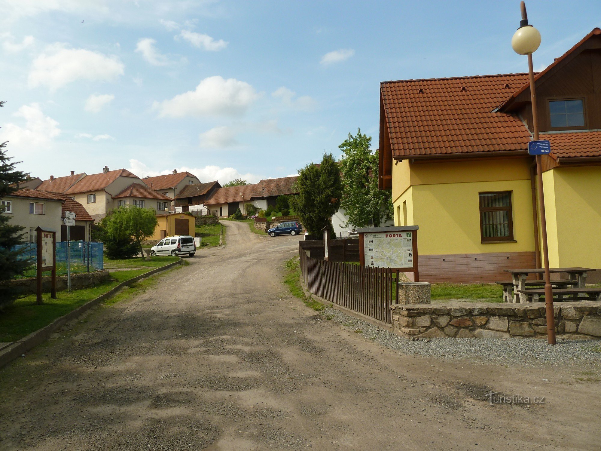 trailer - maps with tourist information