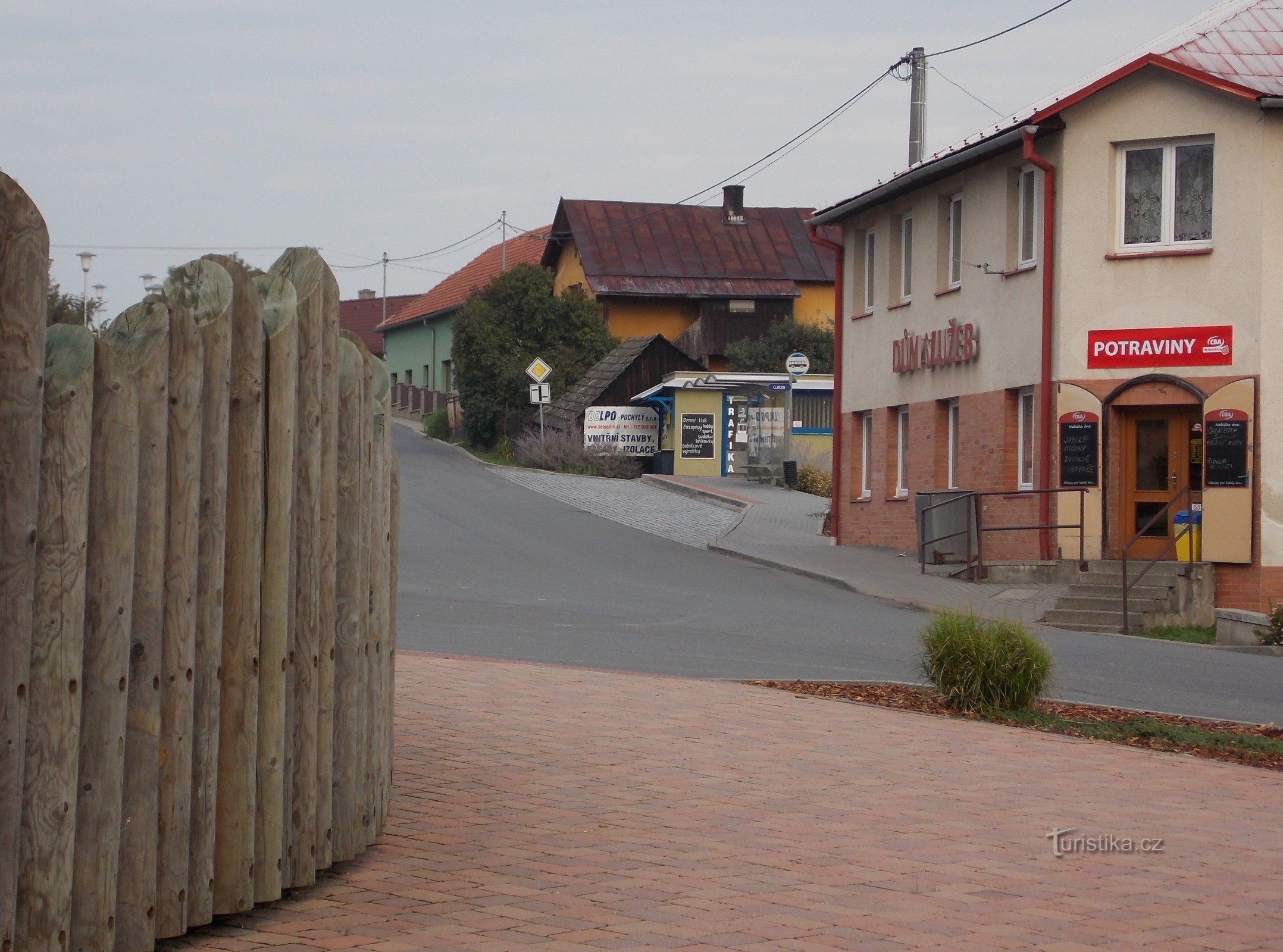 Nyerges pótkocsi Újezden a Vysoké Pole közelében