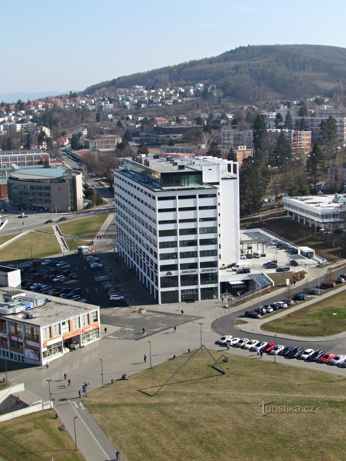 Une visite au gratte-ciel et via Barabáš à Zlín