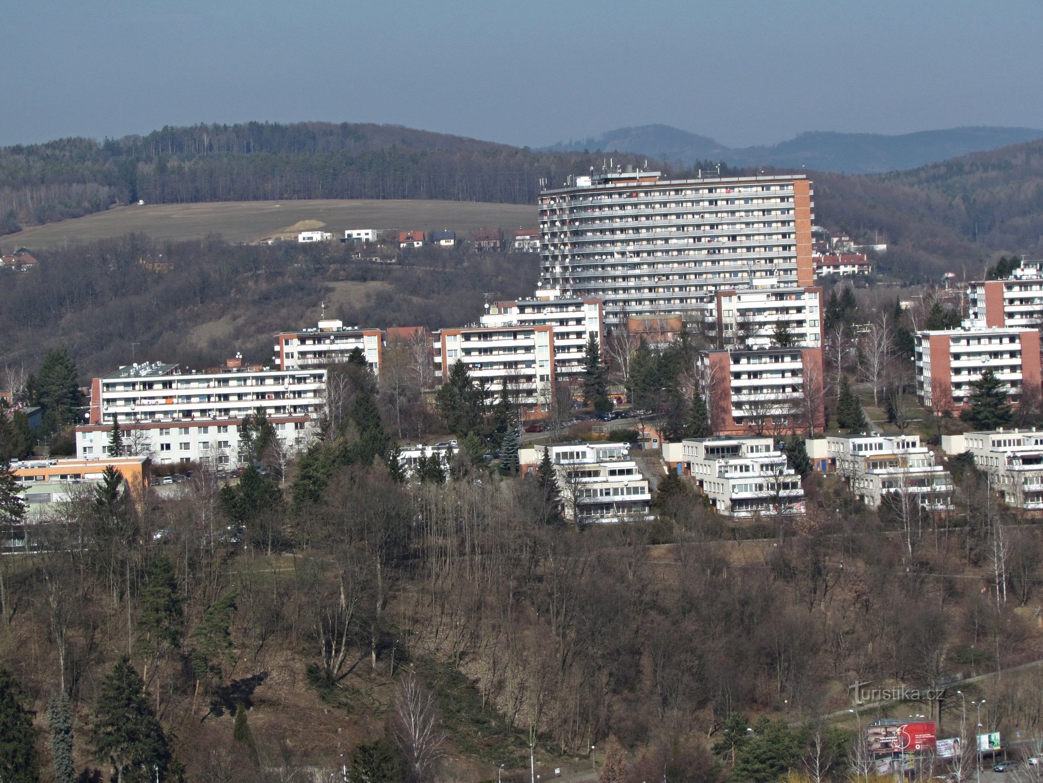 Een bezoek aan de wolkenkrabber en via Barabáš naar Zlín