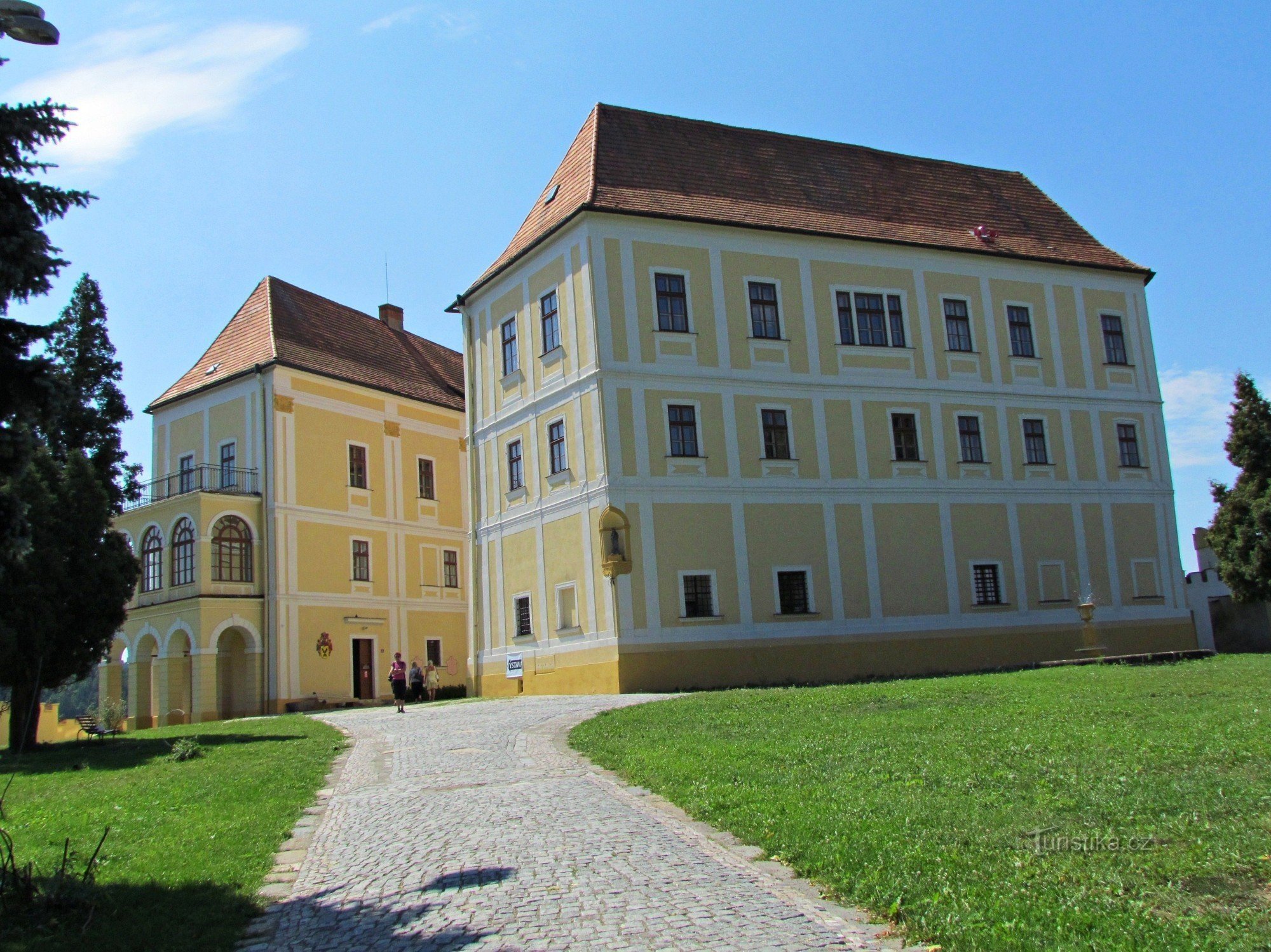 Zwiedzanie zamku w Letovicach