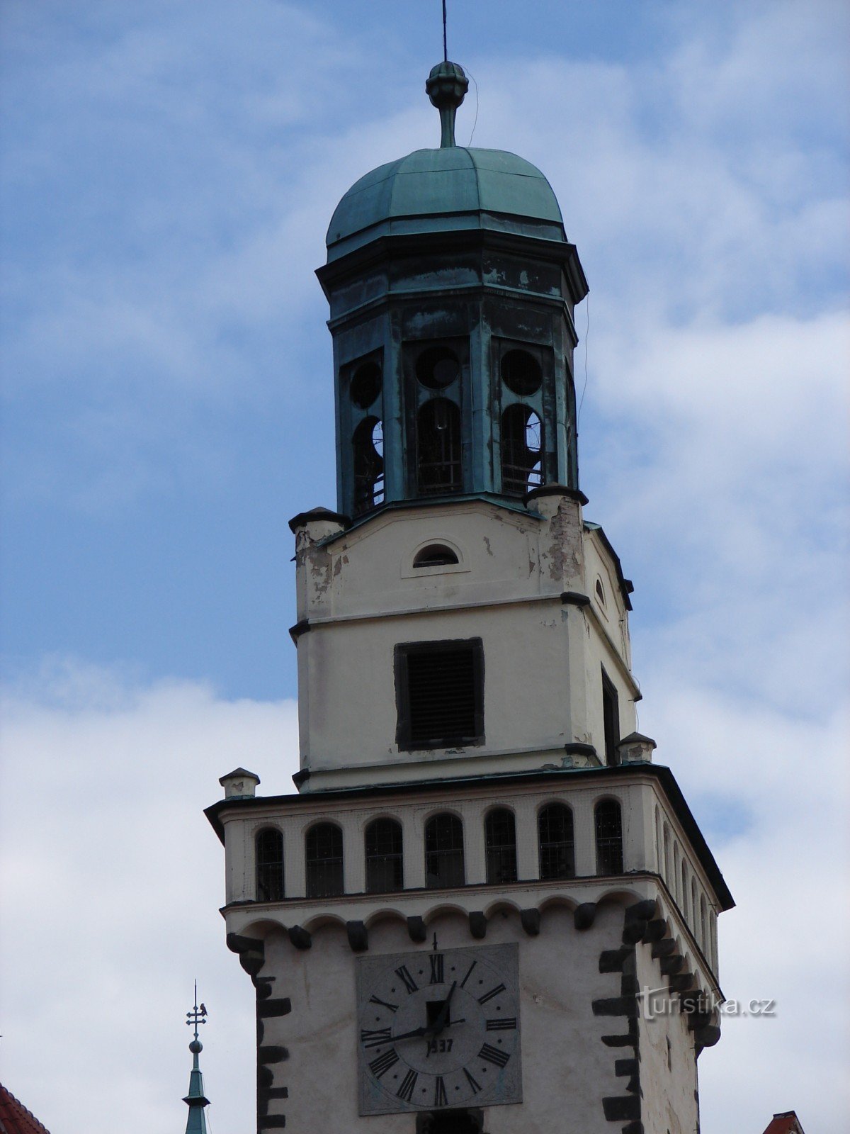 Visitez l'église St. Jakub à Prachatice, où le saint patron des marchands et des pèlerins